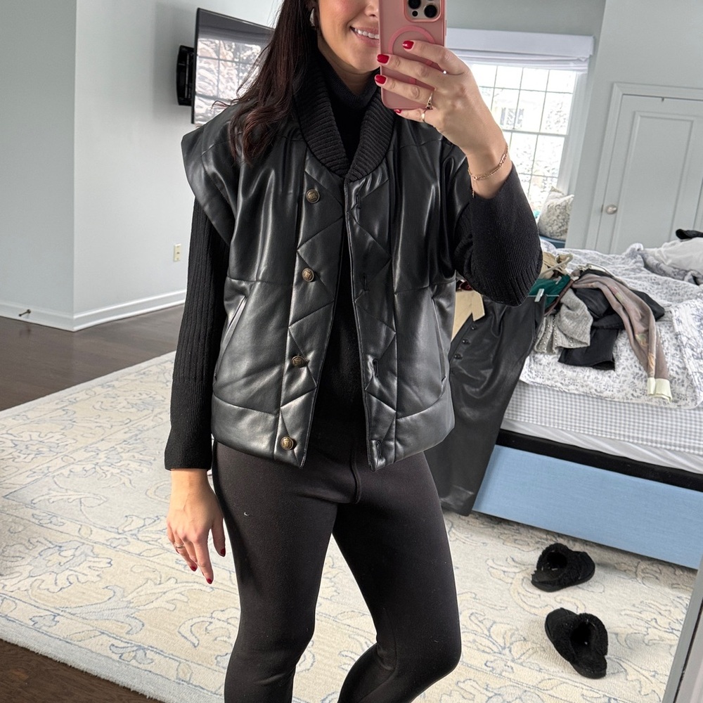 Truth Women's Black Puffer Vest